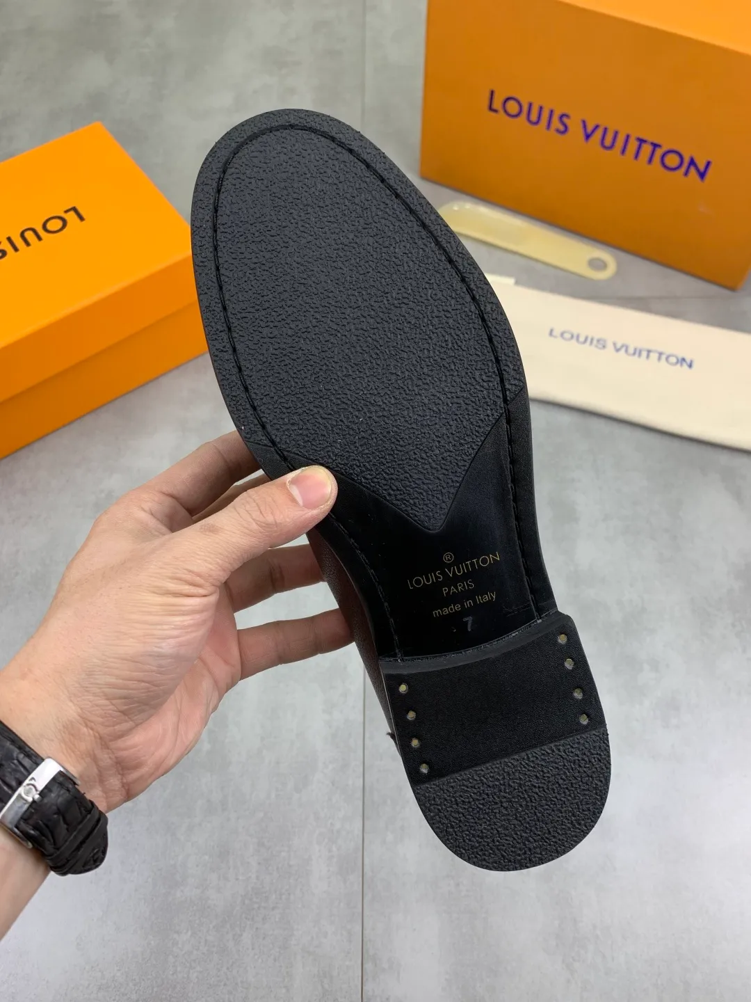 Men's men's shoes 💰P520 New style 💶[LOUIS VUITTON] Water-dyed Niuli Original order New style 🍀LV Louis Vuitton *——Top version of LV classic leather shoes! Made of imported original calfskin, original leather side strips and wear-resistant high-end rubber outsole! High quality products! Color: Black optional Size: 39-44 (45 customized)